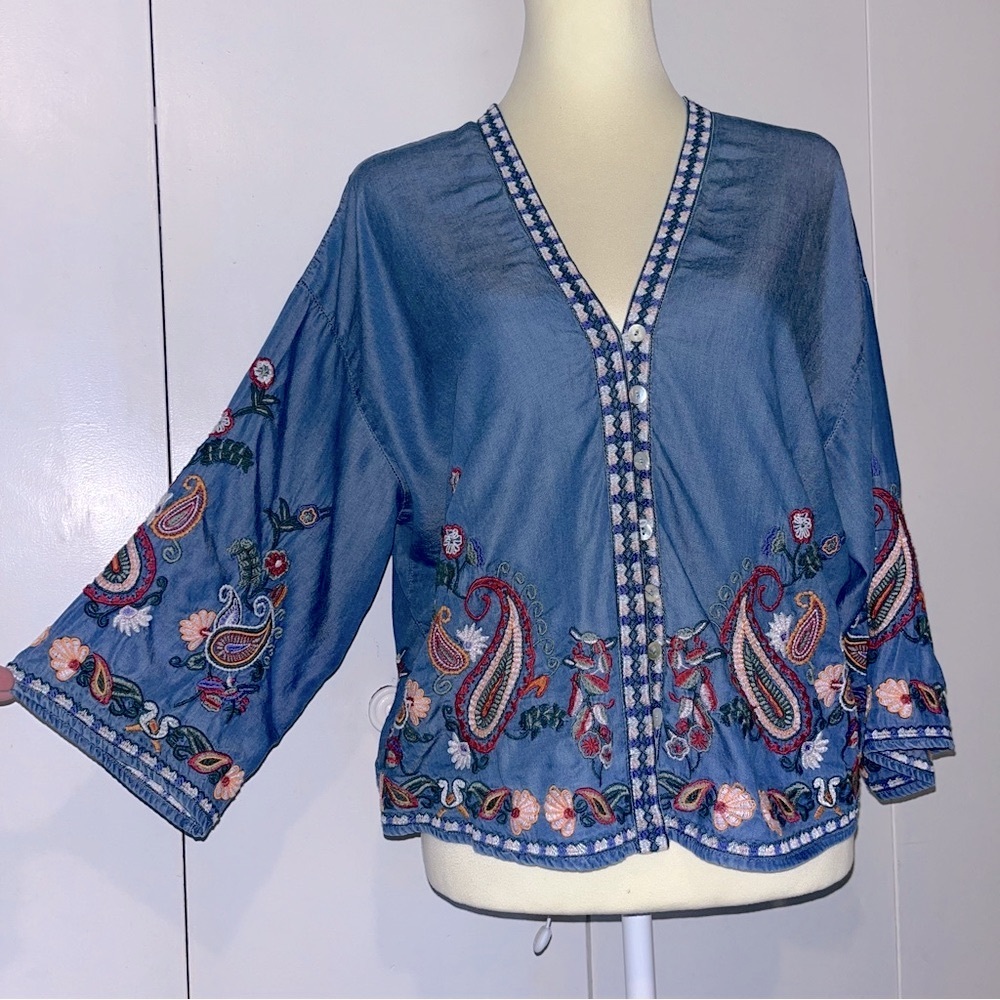 Foxy Women Embroidered V Neck Button Up Kimono Half Sleeves Top